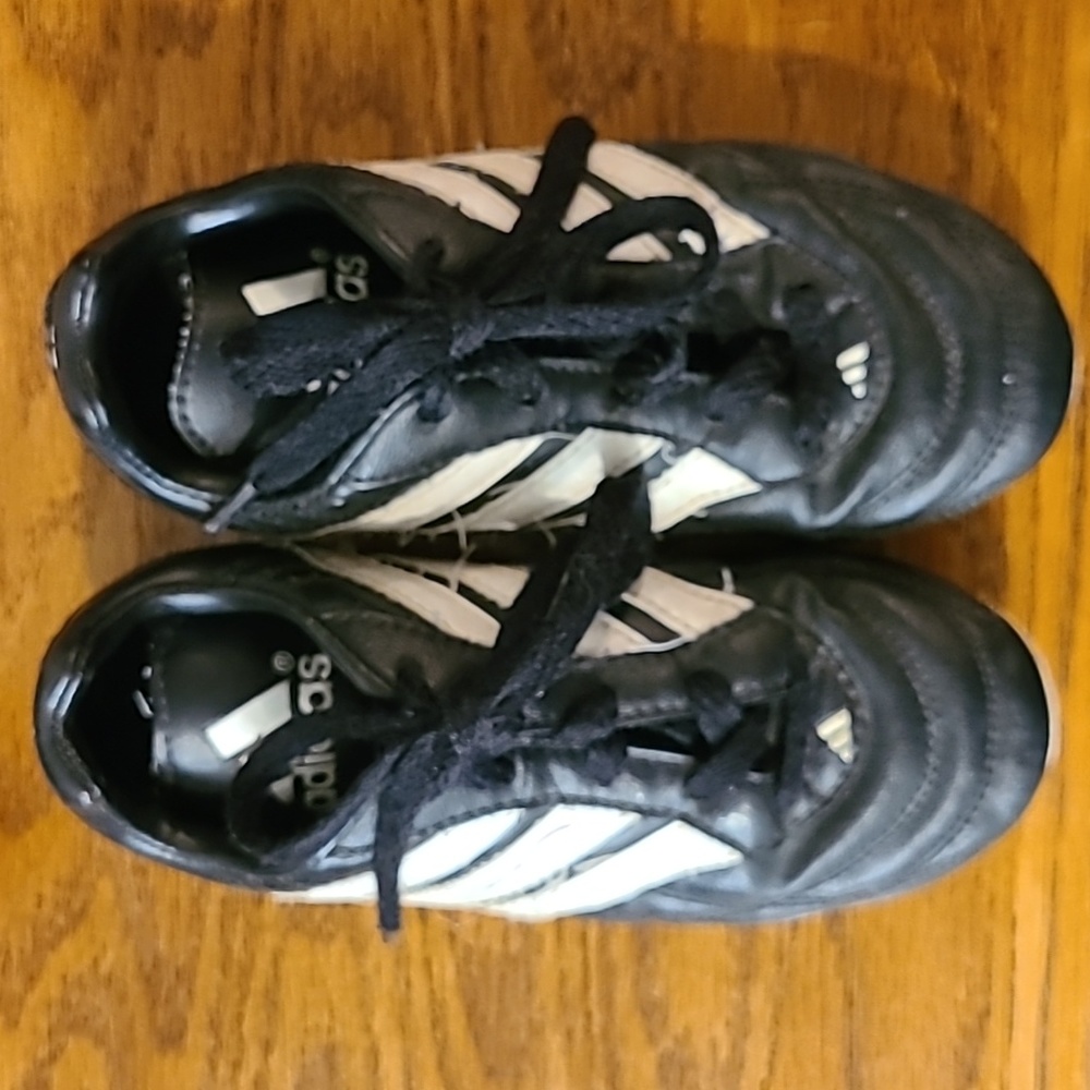 Adidas youth soccer cleat size 13k